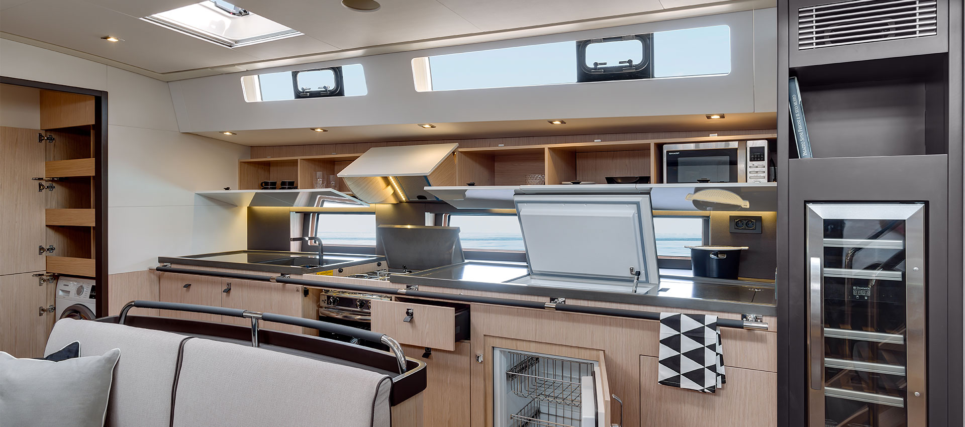 Oceanis Yacht 62