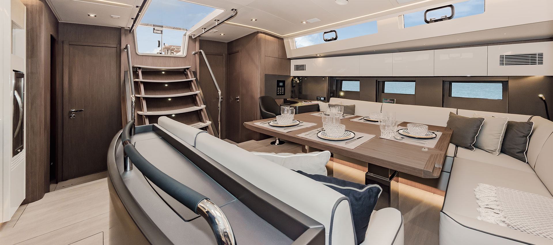 Oceanis Yacht 62
