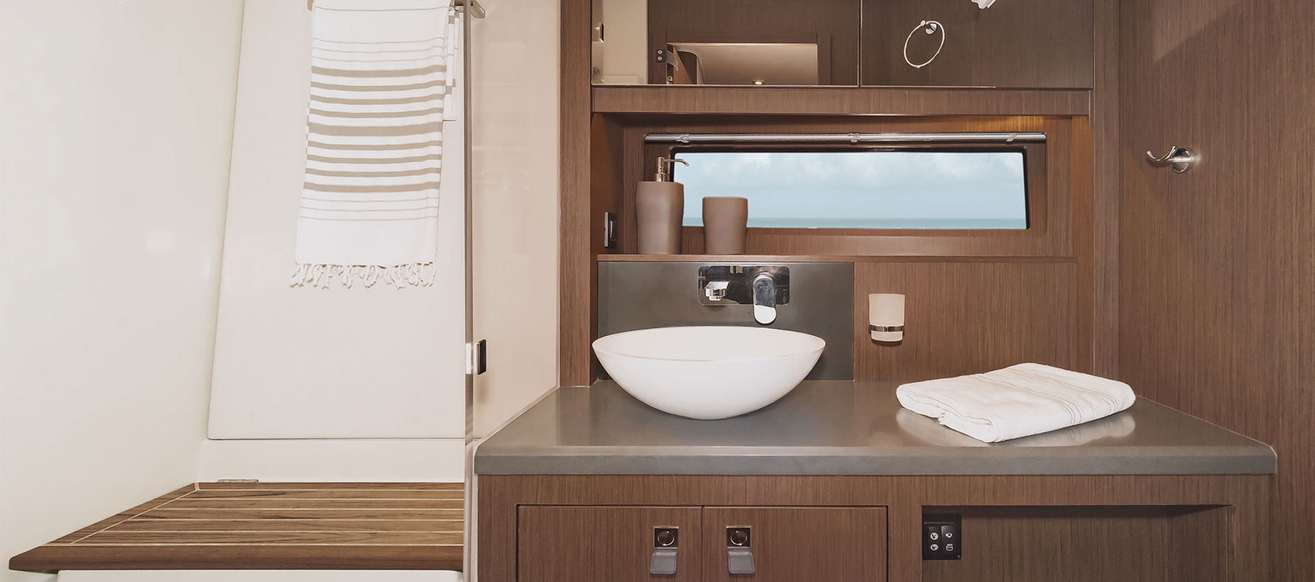 Oceanis Yacht 62