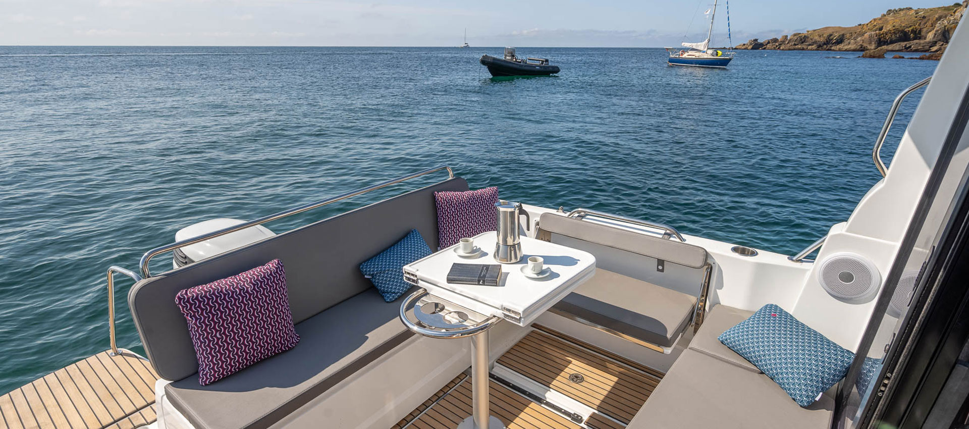 Antares8-aussen2 Beneteau Antares 8