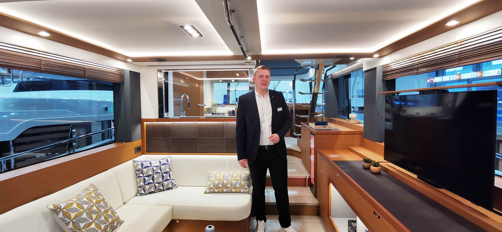 Willkommen im Salon des SWIFT TRAWLER 54