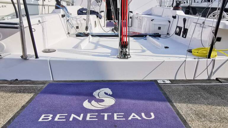 Getestet unter Segeln: Die neue FIRST 30 von BENETEAU