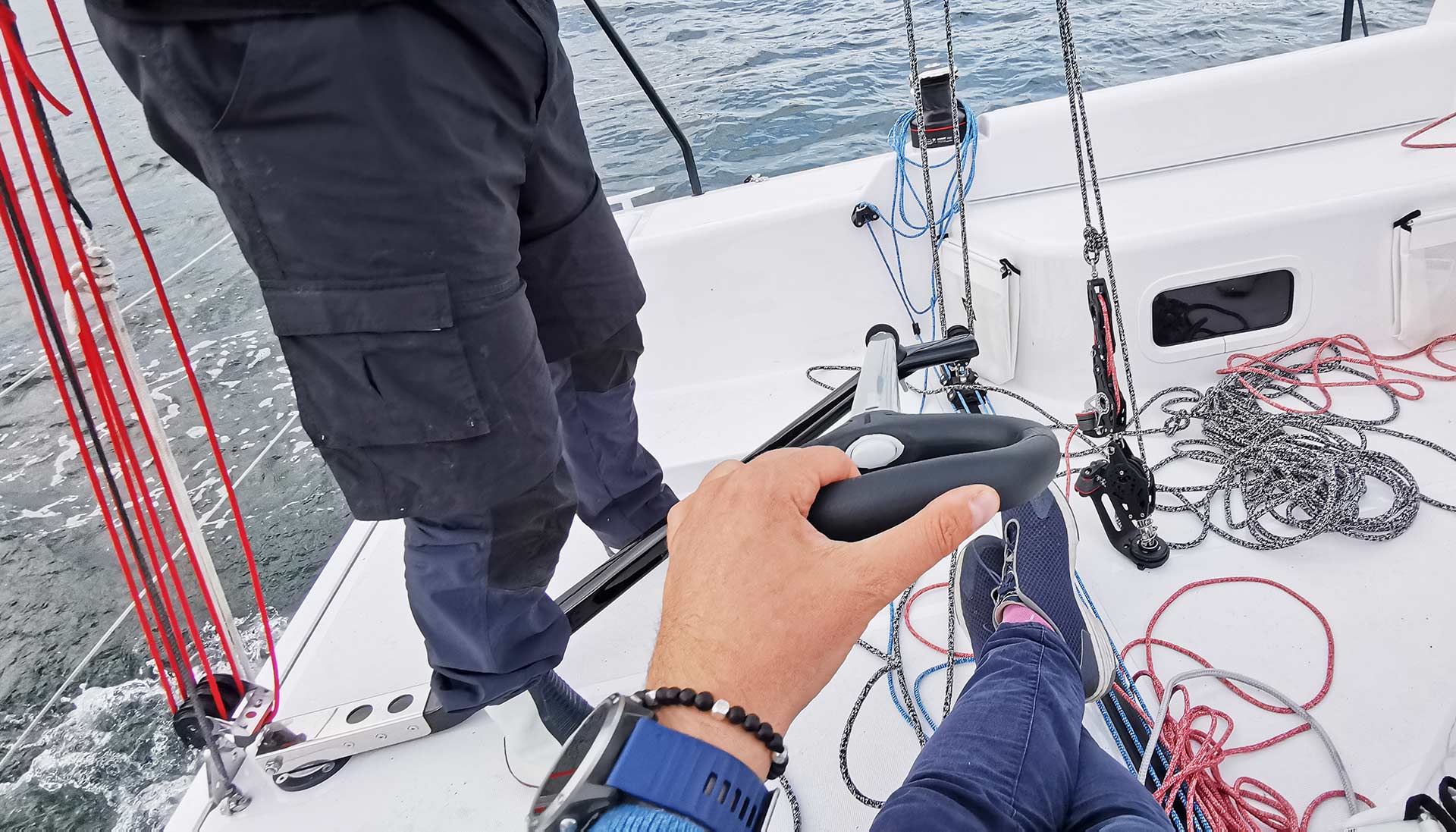 Wie gewohnt bei den FIRST von Seascape: Sie liegen top auf den Doppelrudern