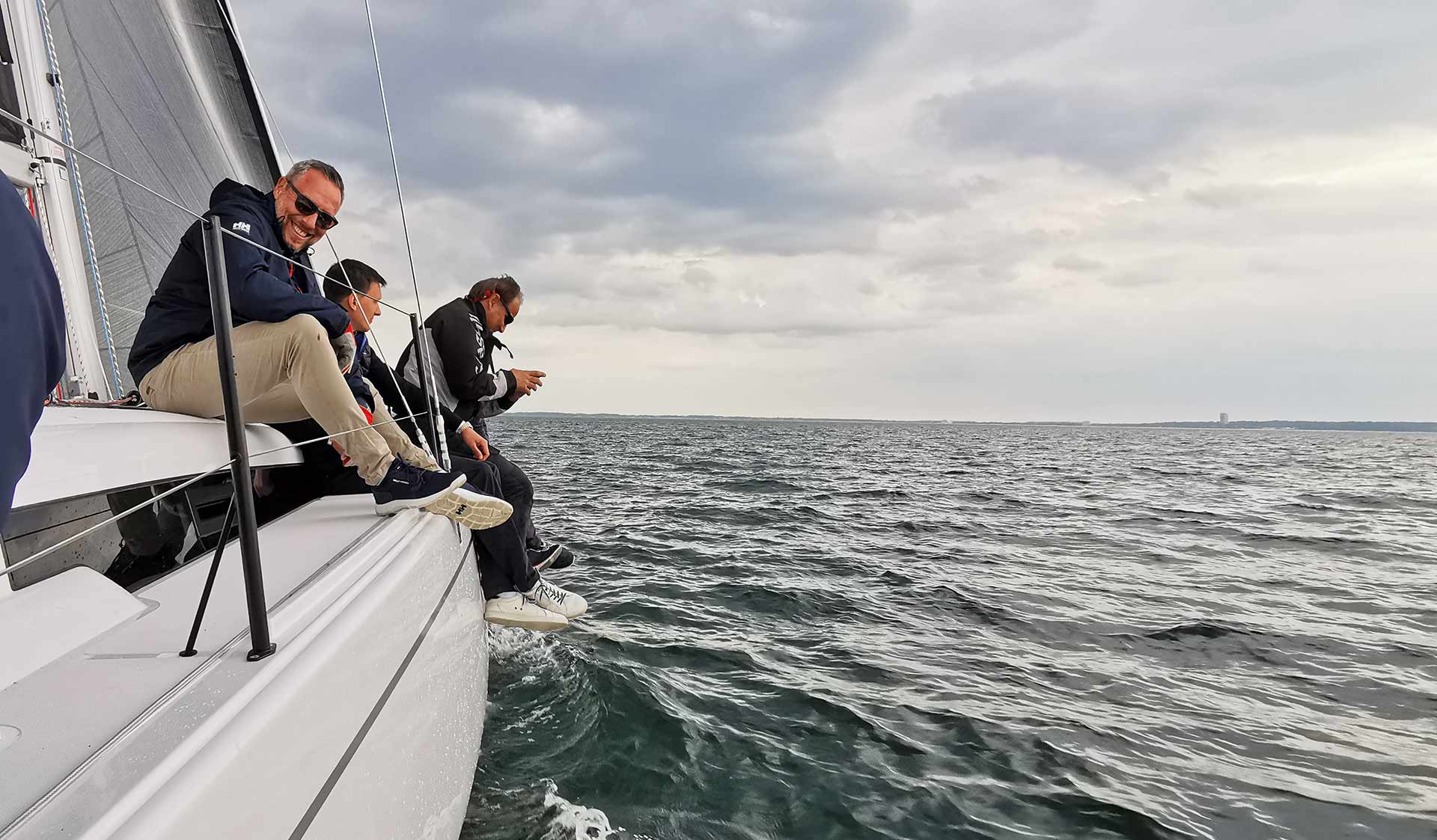 Hohe Kante und hoch an den Wind: 6 kn bei 8 kn TWS!