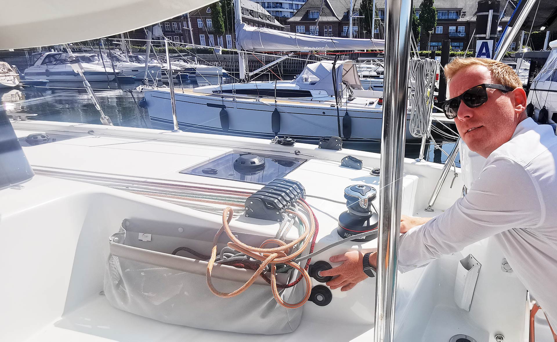 Mit dieser E-Winsch segeln Sie den kompletten Katamaran.