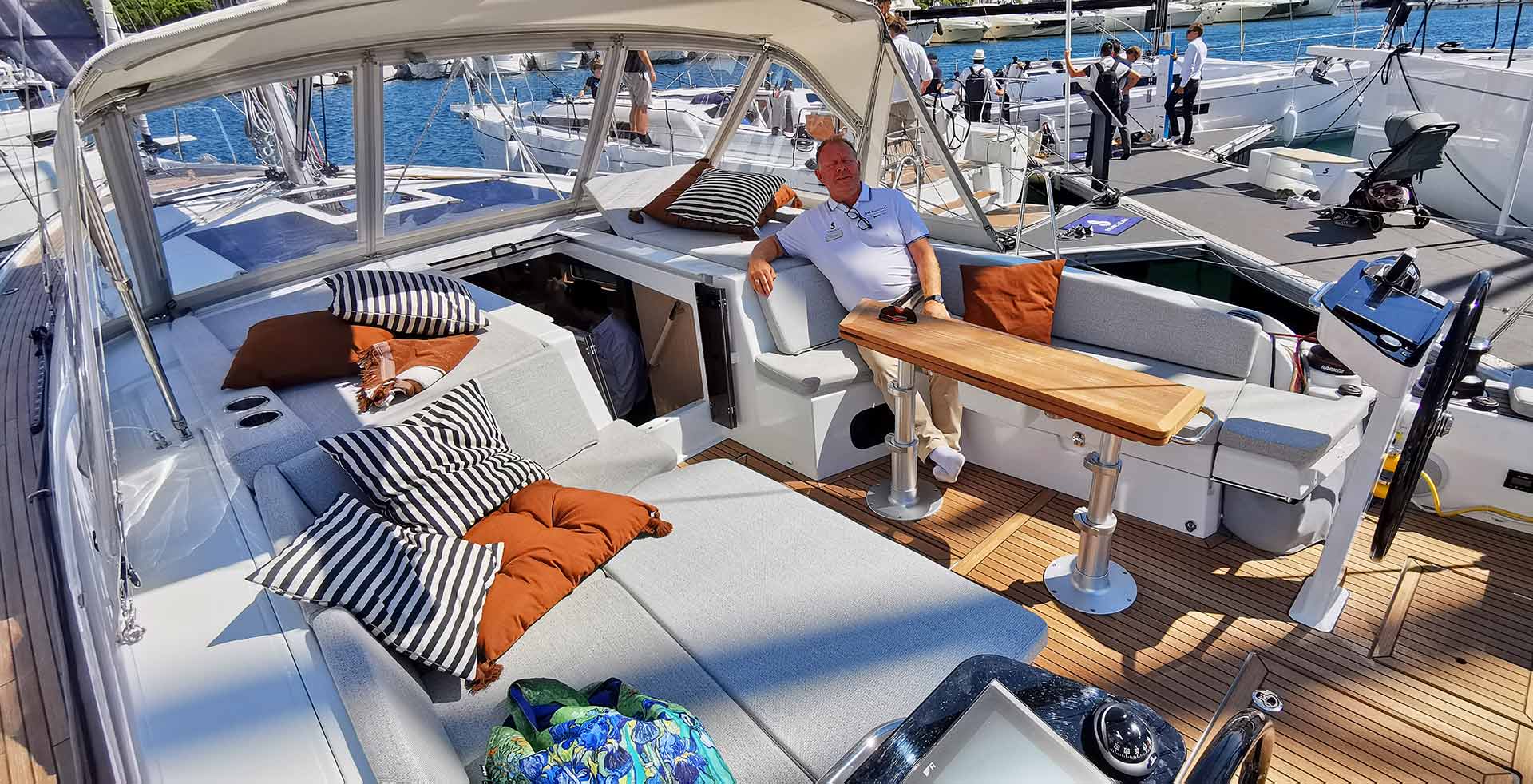 Spielwiese: Mehr als genug Platz an Bord der neuen OCEANIS 52!