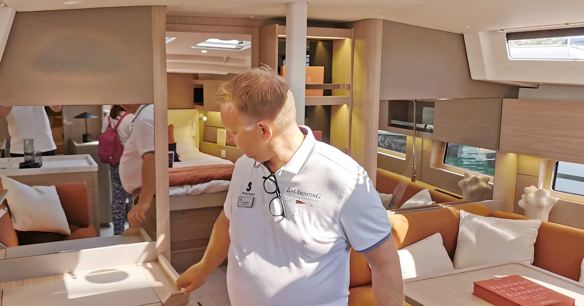 Lassen auch Sie sich vom neuen, frischen Interieur der OCEANIS 52 verzaubern!