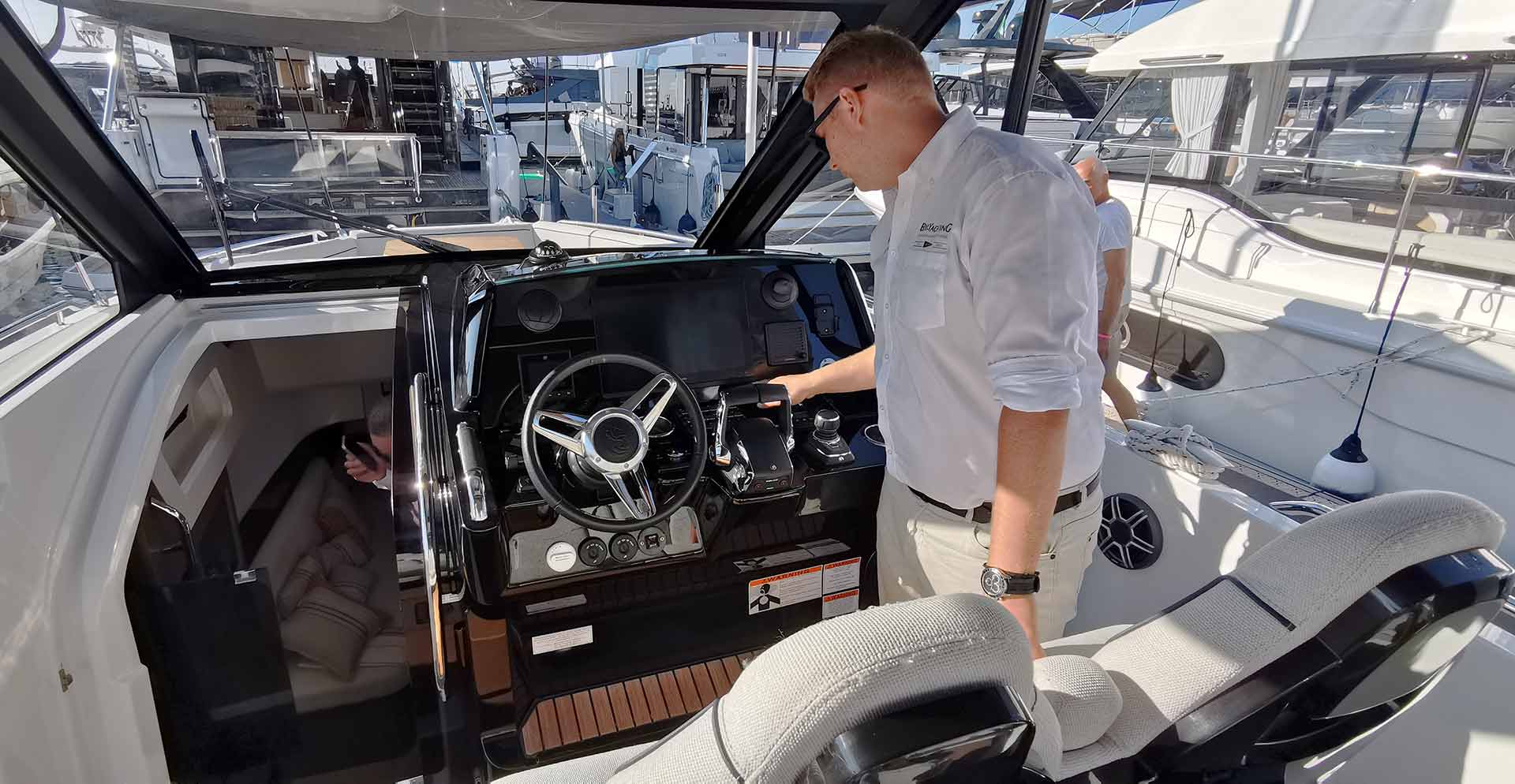 Moderne Steuerung wie Joystick auch bei der GT 35