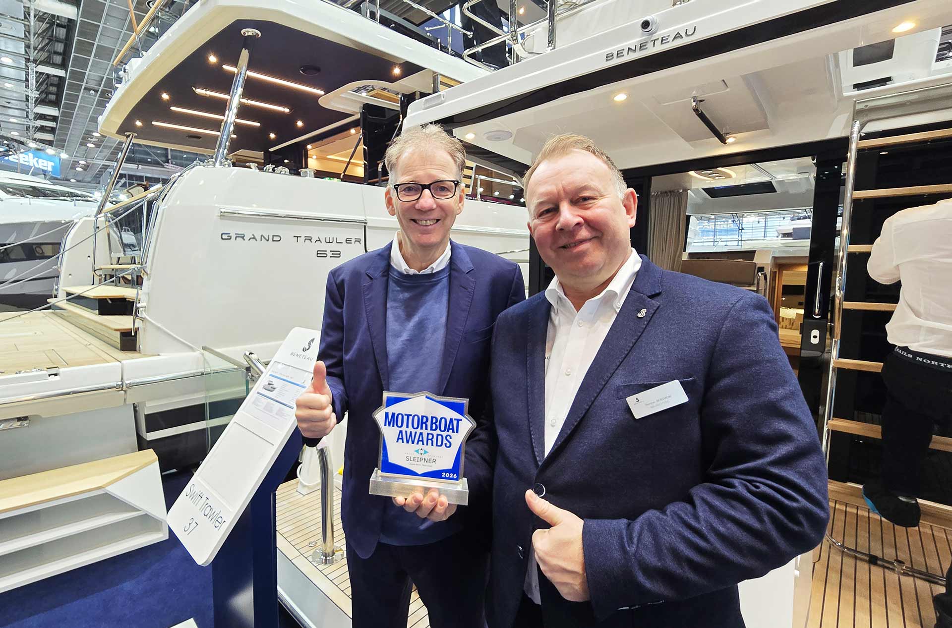 Stolz auch bei den Motoryachten: Der SWIFT TRAWLER 37 gewinnt!