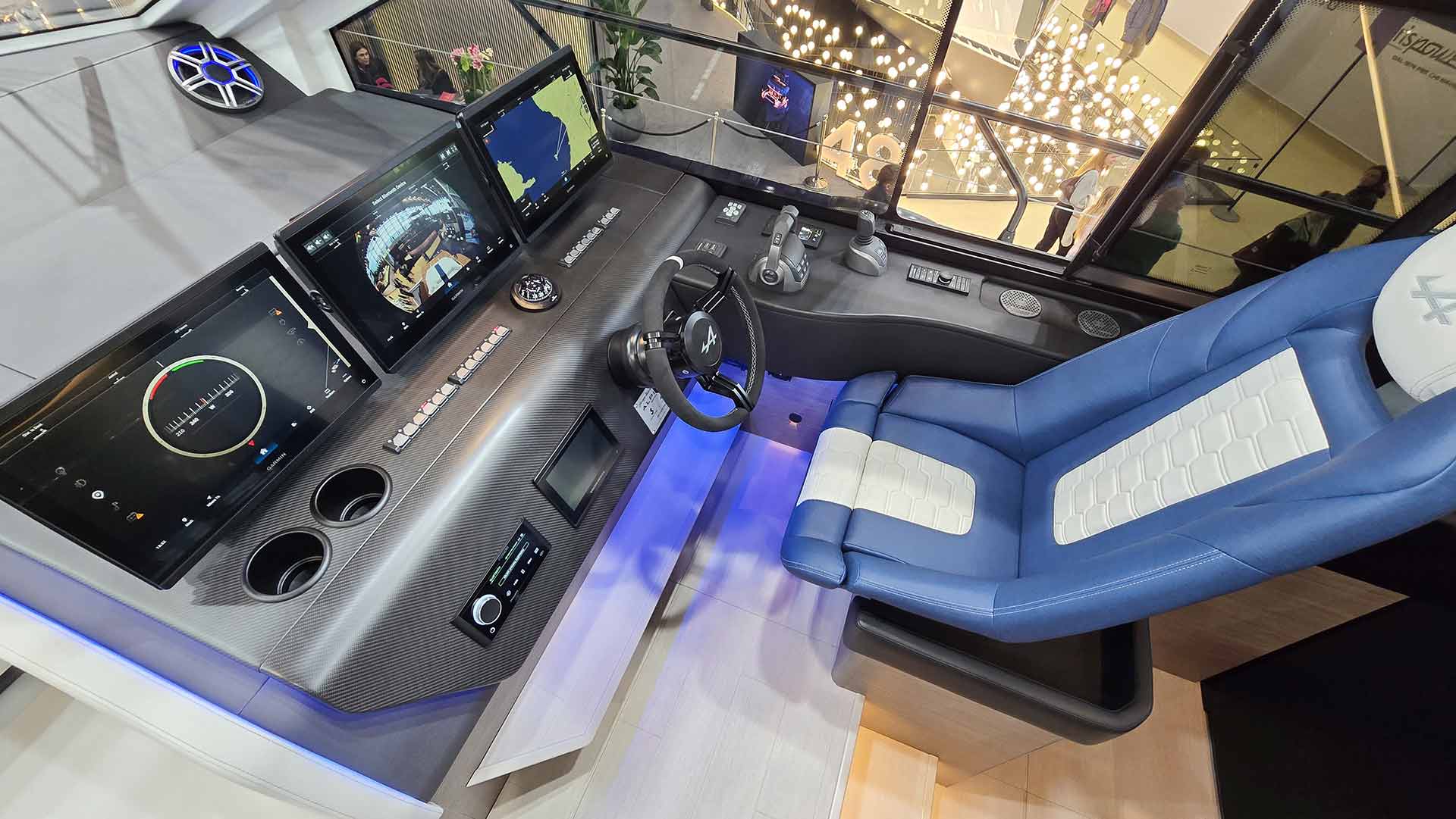 Hightech am Arbeitsplatz des Schiffsführers!