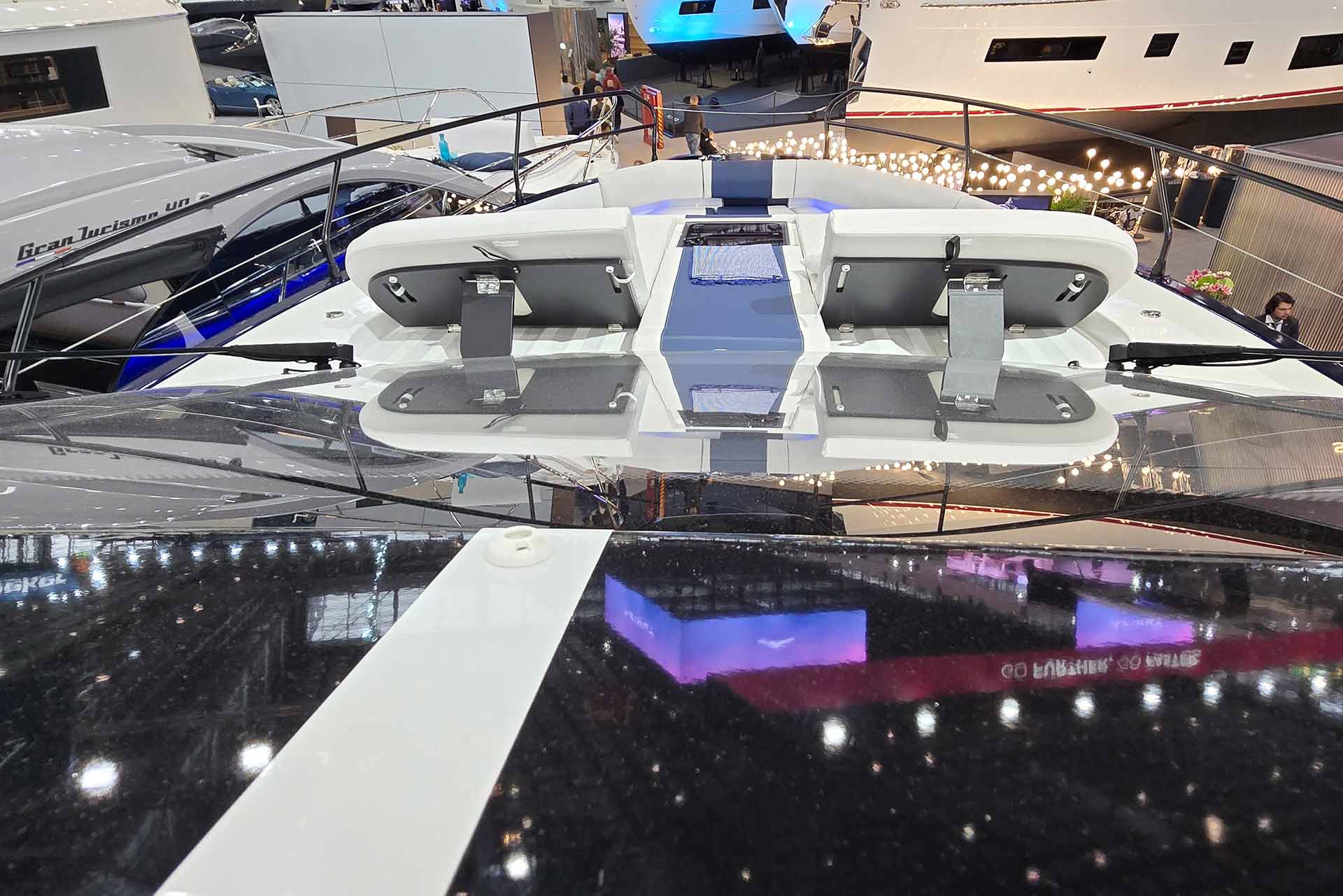 Der fantastische Blick aus dem Hardtop über das Vorschiff