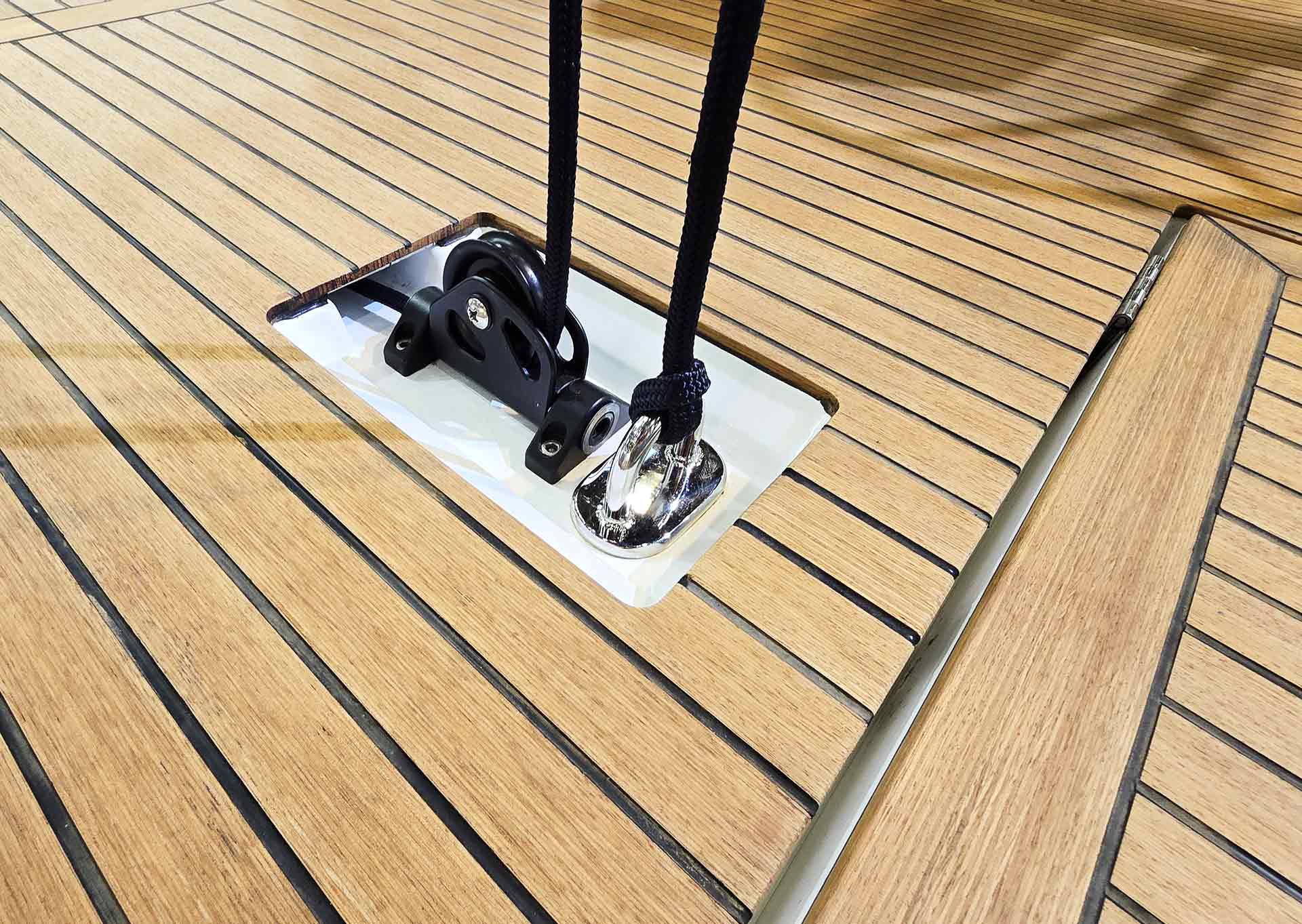 Die Großschot der FIRST 60: Unterflurig & elektrisch