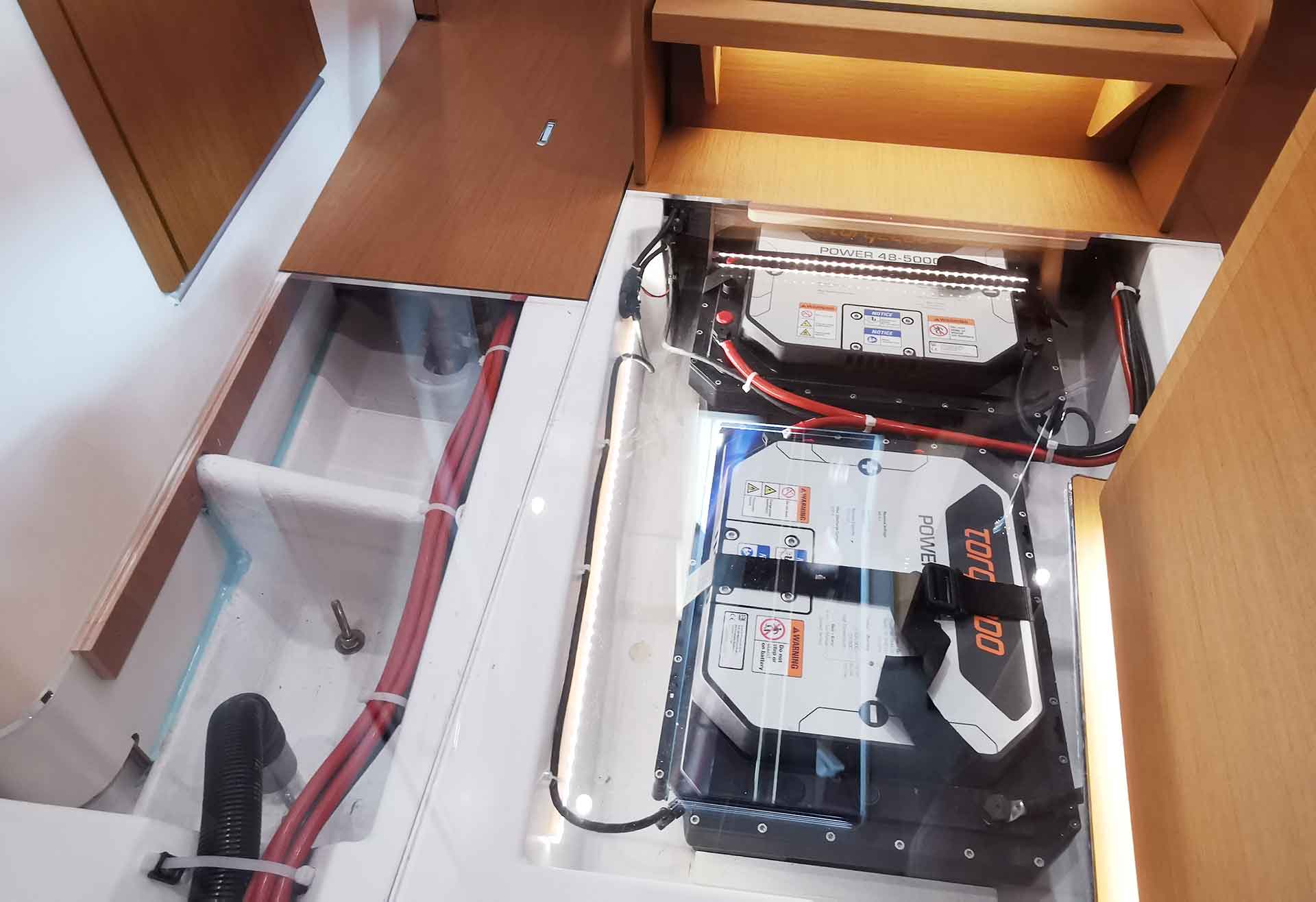 Der „Maschinenraum“ der FIRST 44e – kein Diesel mehr, sondern Torqeedo