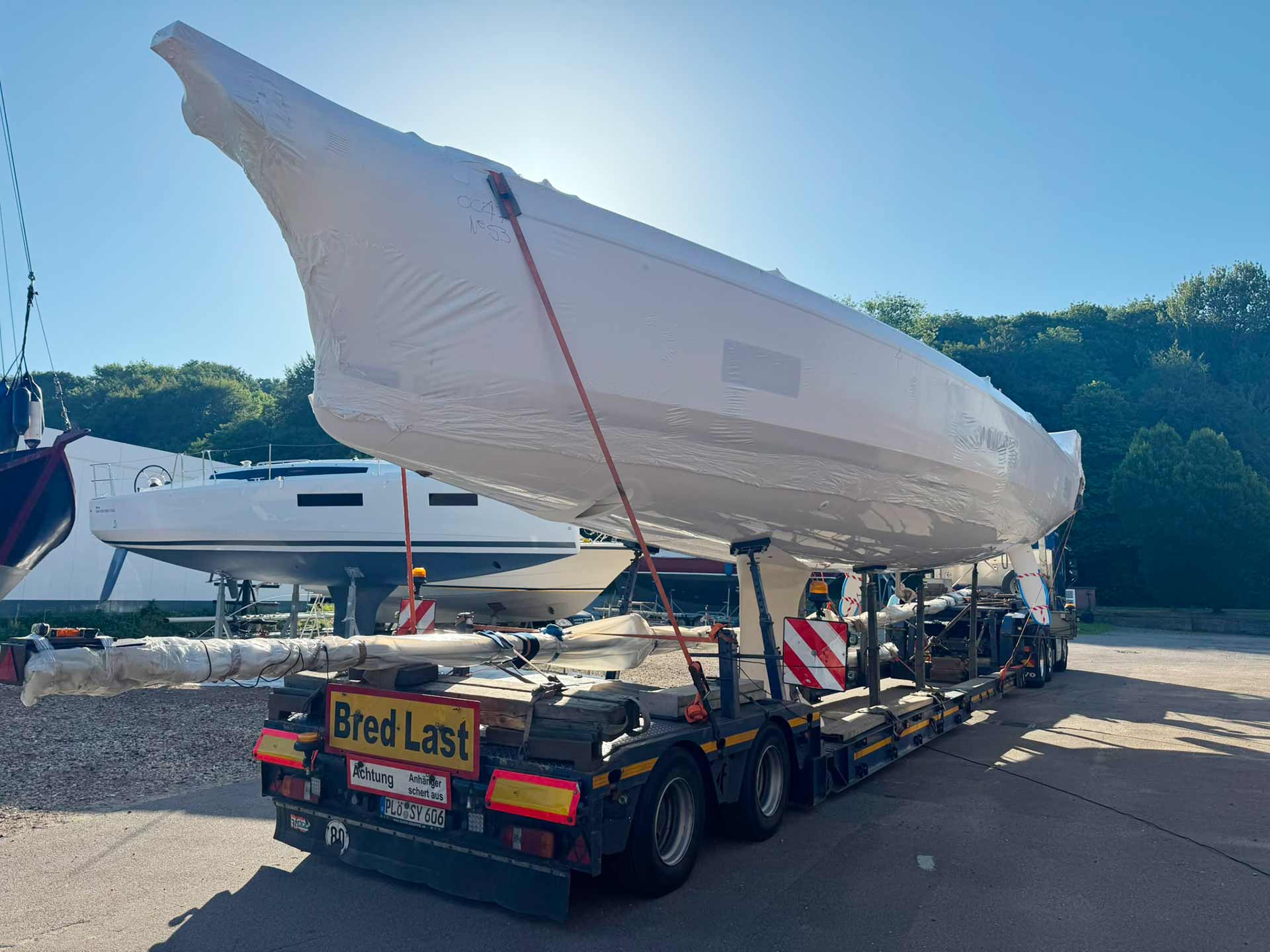 Die neue OCEANIS 47 kommt sehr gut bei Seglern an.