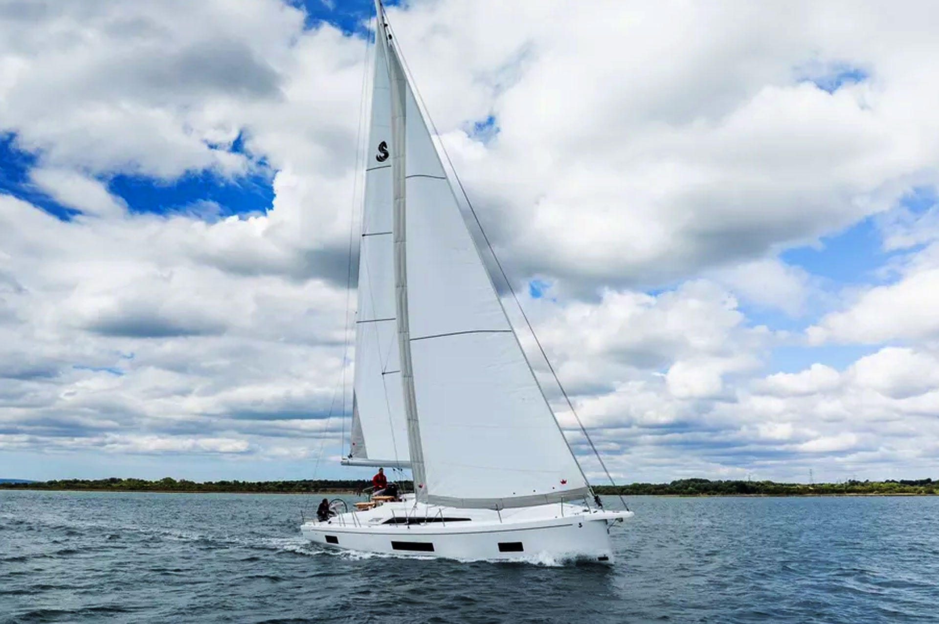 Schnell, souverän und elegant: Die OCEANIS 47 setzt Maßstäbe in 45 Fuß.