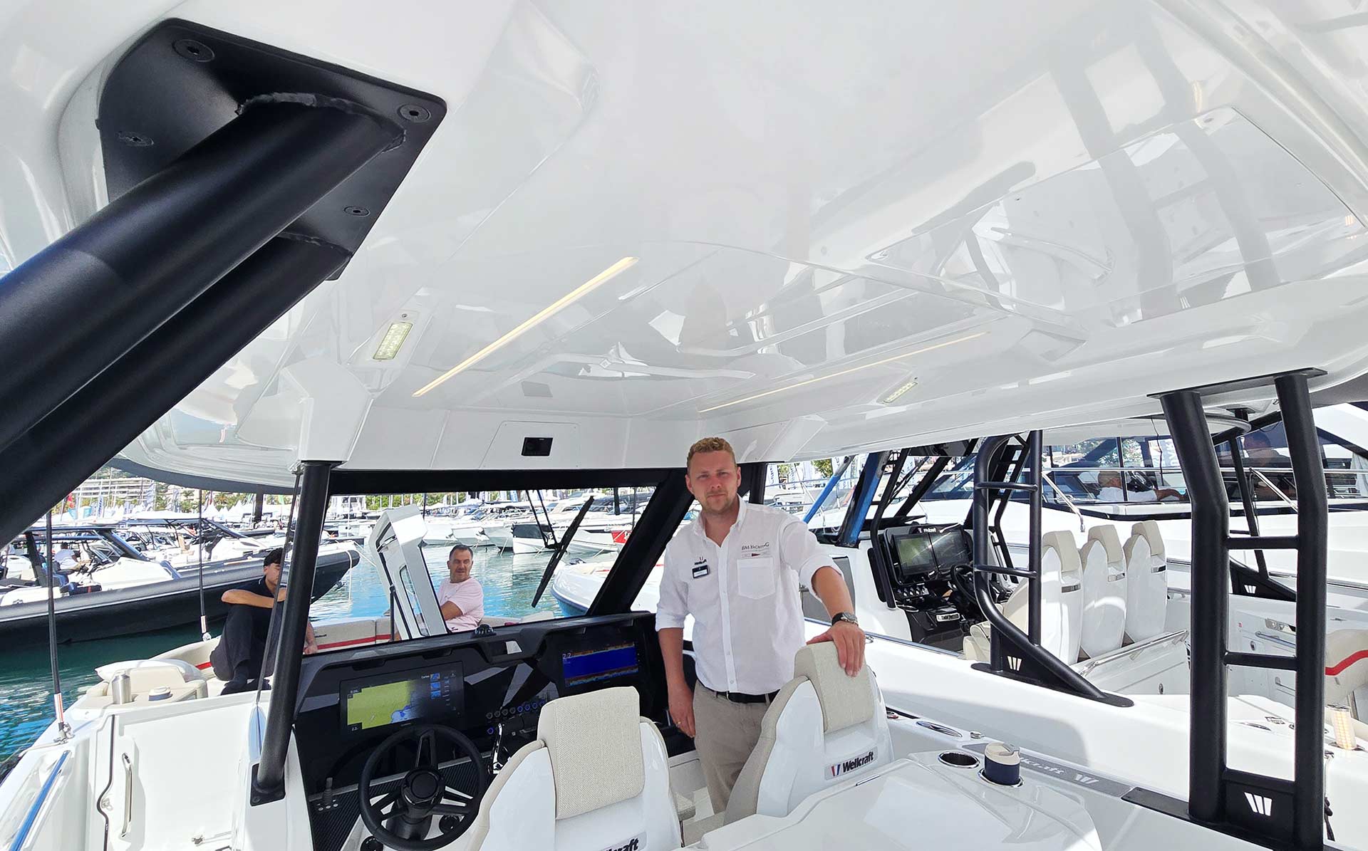 Wir stellen Ihnen dieses Boot demnächst en detail vor.