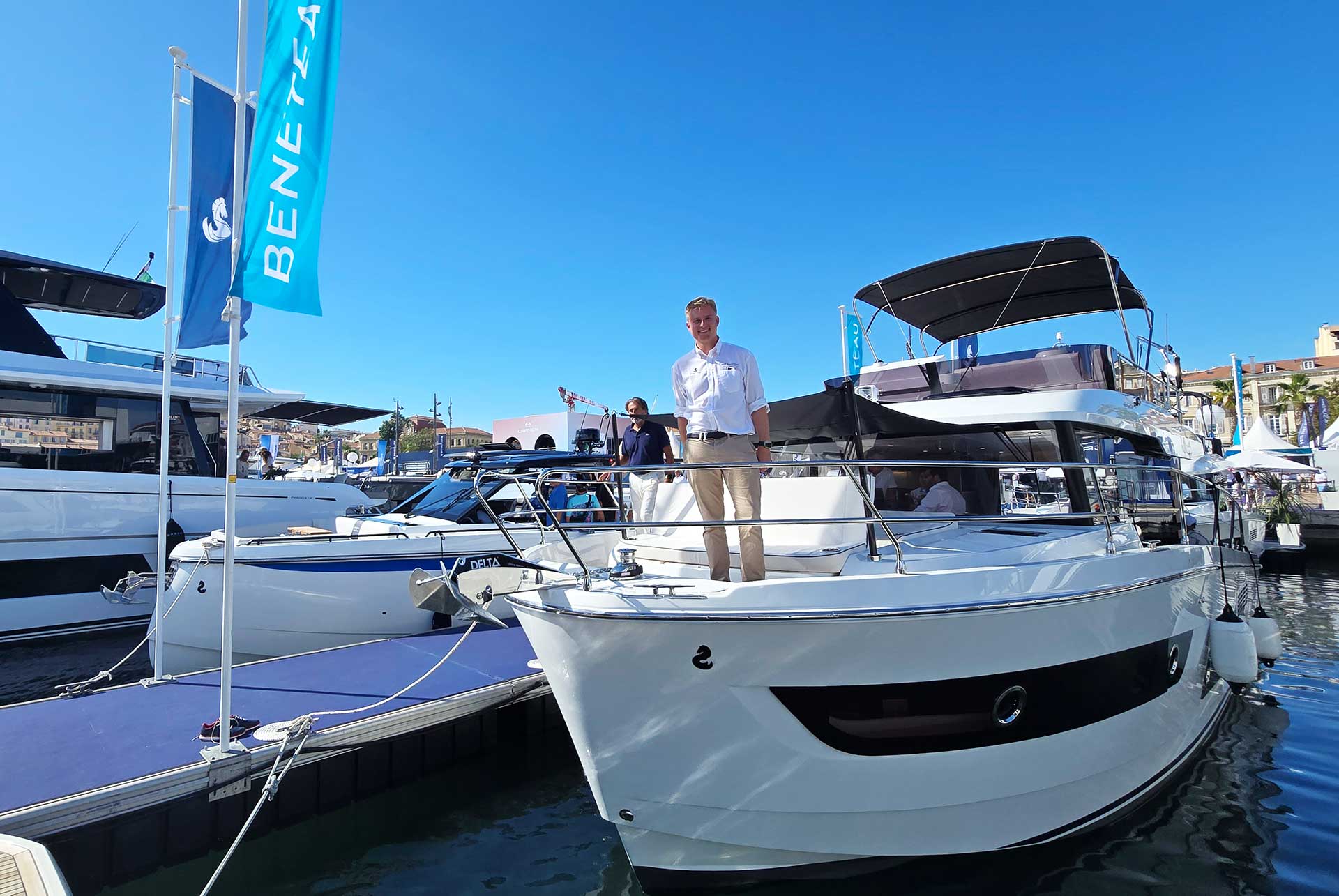 In Cannes zu sehen: Die Flybridge-Variante. Den SWIFT TRAWLER 43 gibt es auch als Sedan.