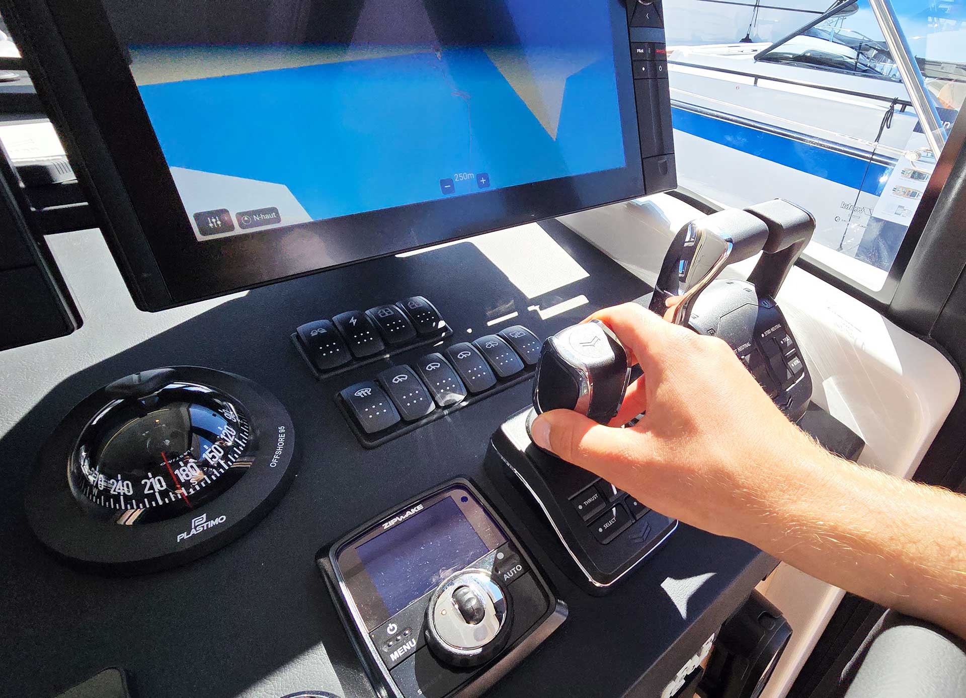 Sollte unbedingt mit bestellt werden: Der Joystick!