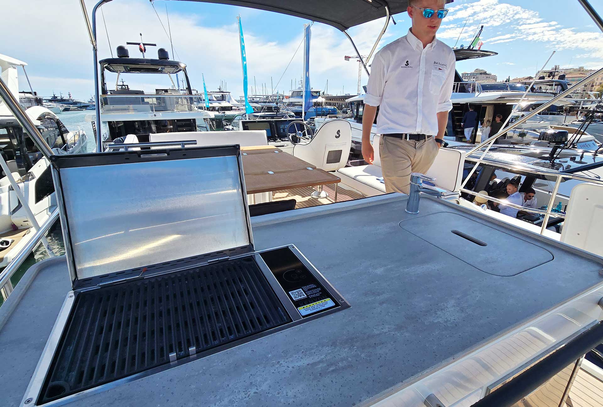 Die Wet-Bar des SWIFT TRAWLER 43 ist auch modular.