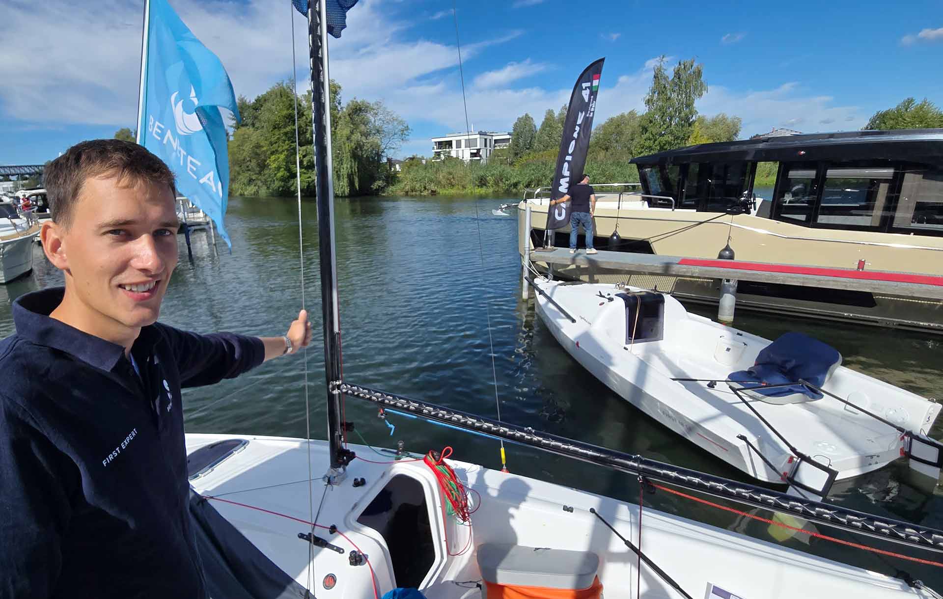 Die FIRST 18 SE ist ein top Daysailer, Regatta- und Schulboot.