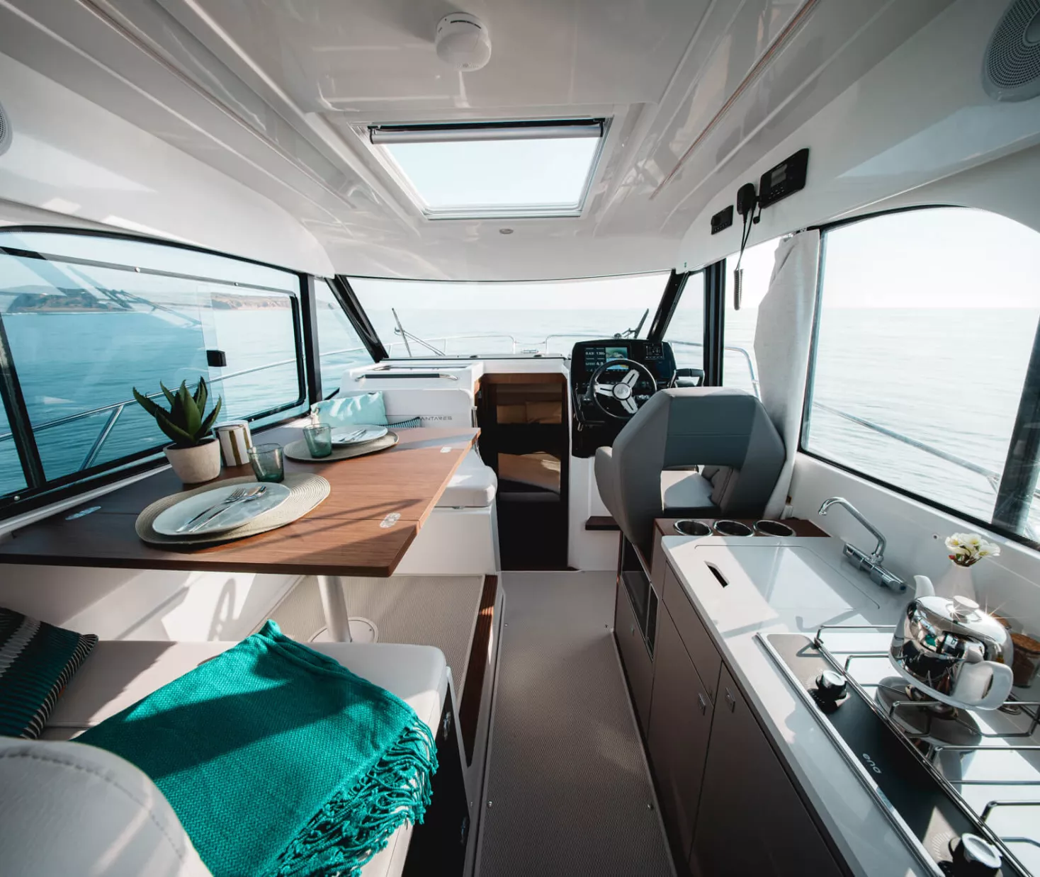 antares-9-v2-interior-design-01.jpg