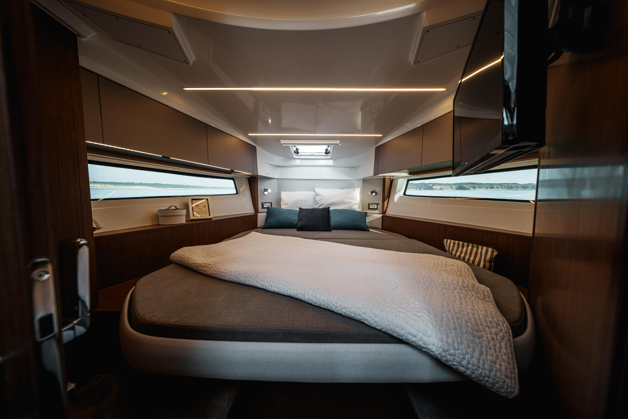 antares-9-v2-interior-design-07