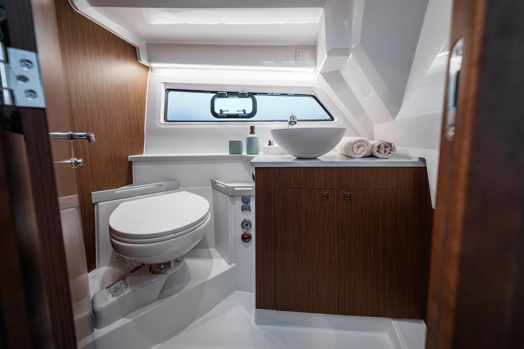 antares-9-v2-interior-design-09