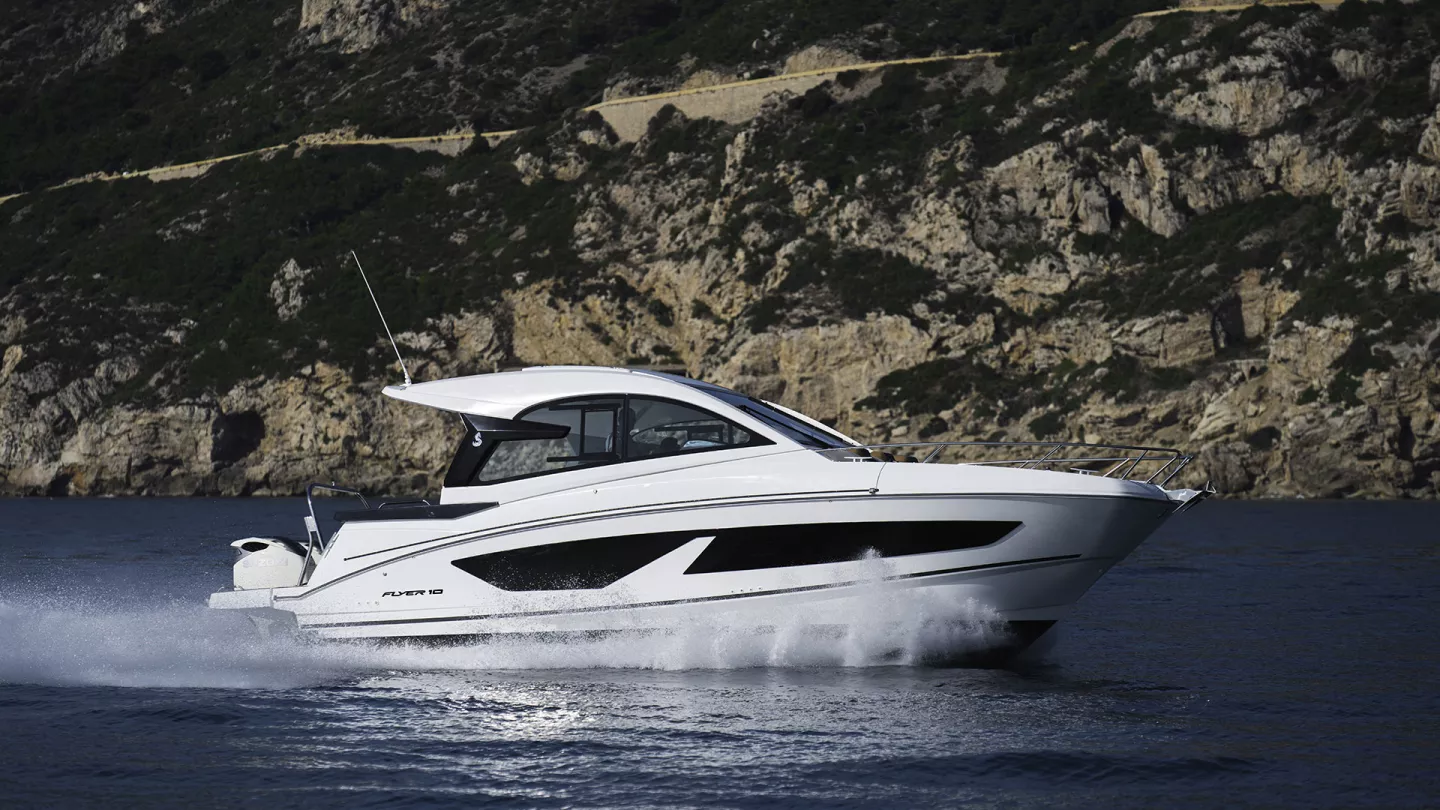 flyer-10-sport-top-exterior-4_0.jpg