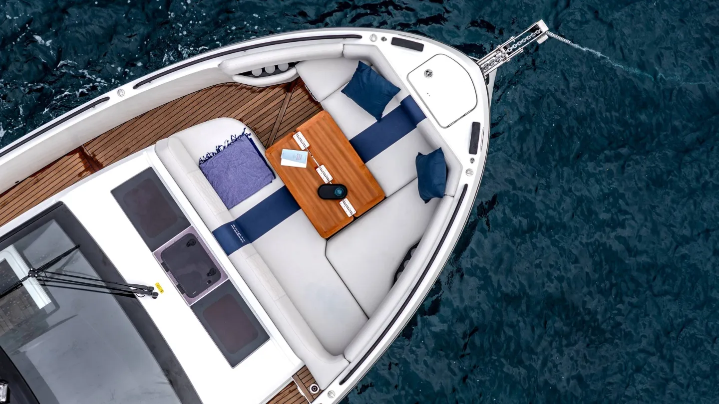 motor-yacht-gran-turismo-40-open-exterior-2880x1572-04.jpg