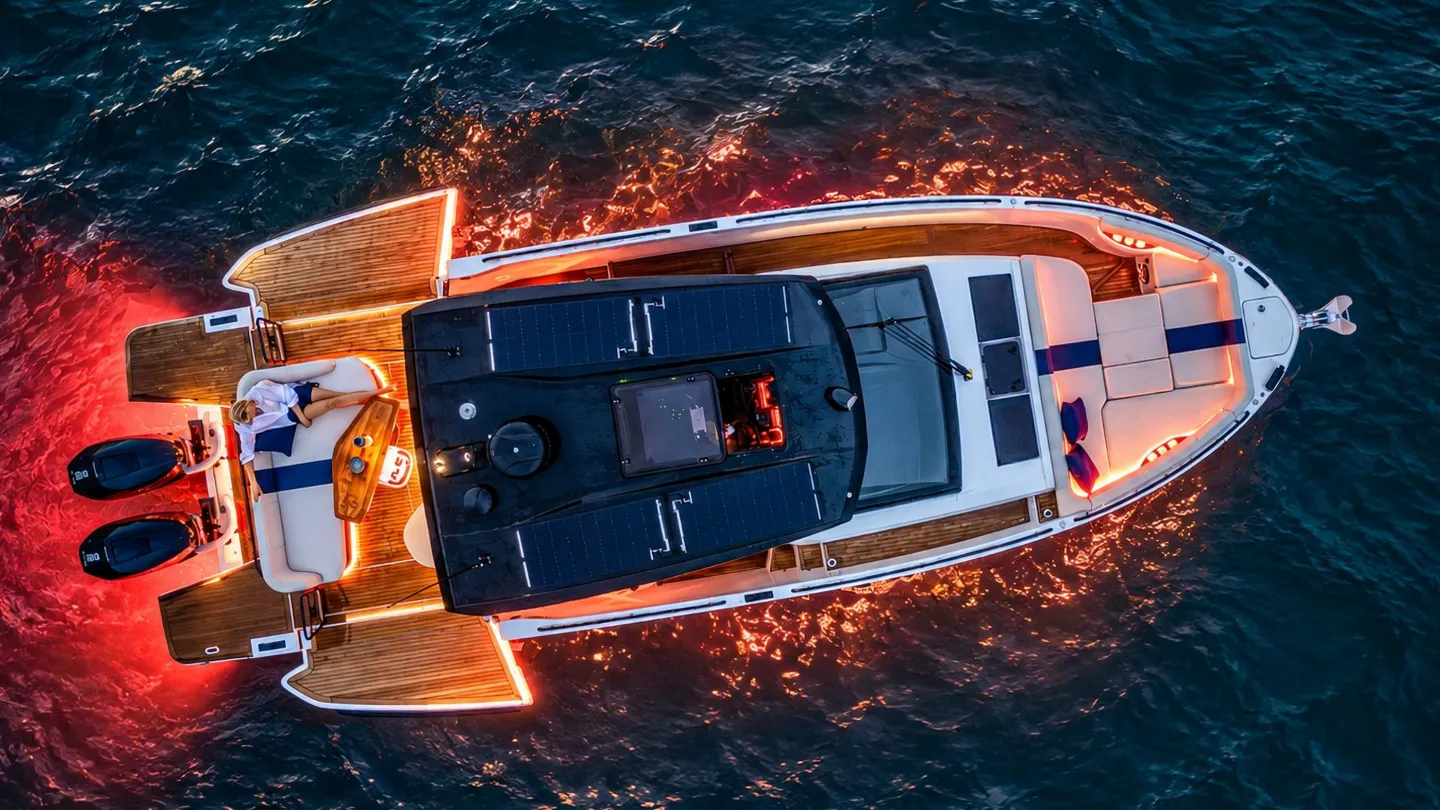 motor-yacht-gran-turismo-40-open-exterior-2880x1572-05.jpg