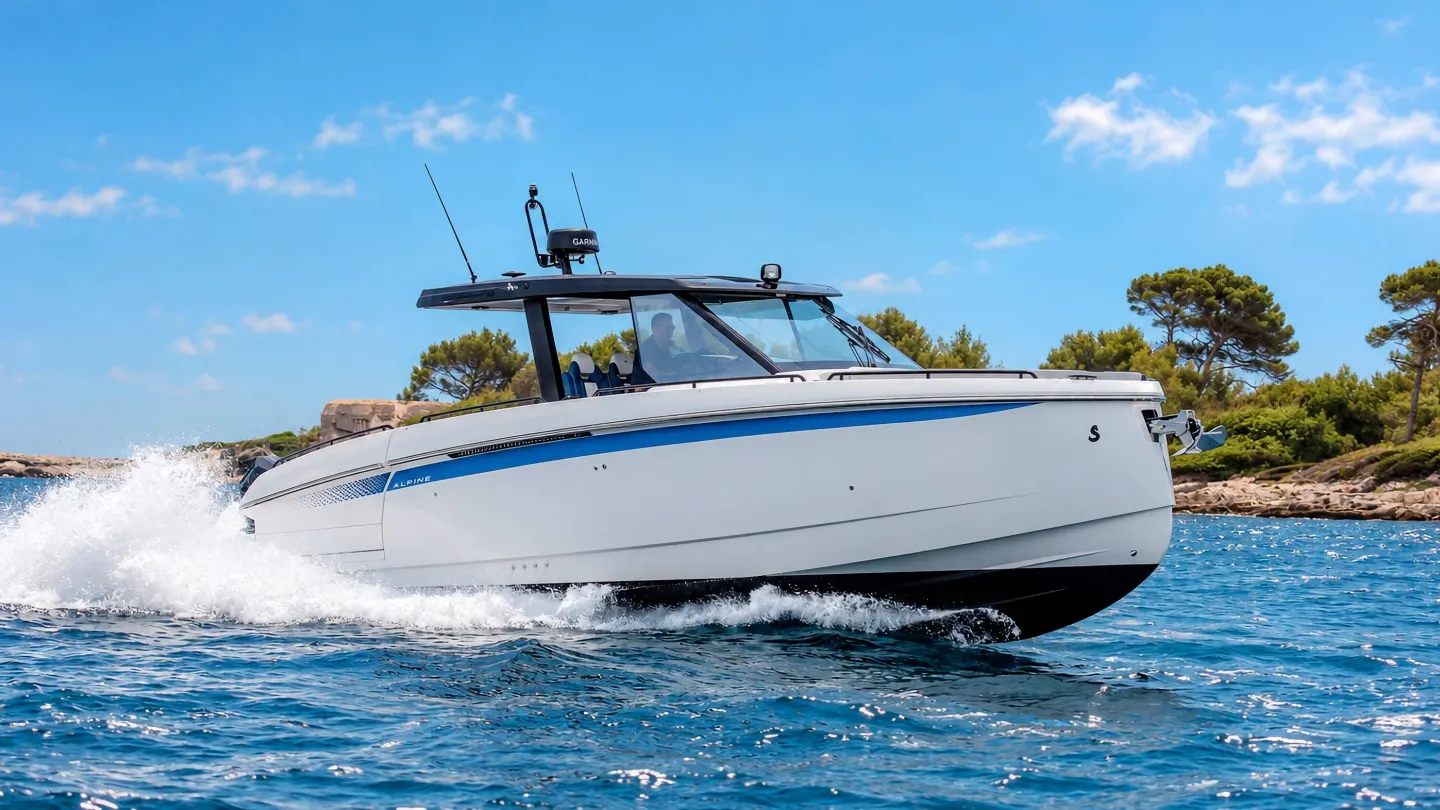 motor-yacht-gran-turismo-40-open-exterior-2880x1572-06.jpg