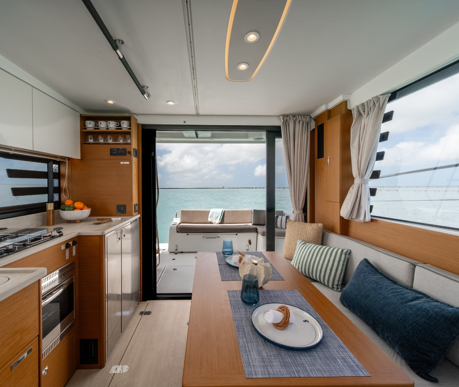 swift-trawler-37-fly-interior-design-01