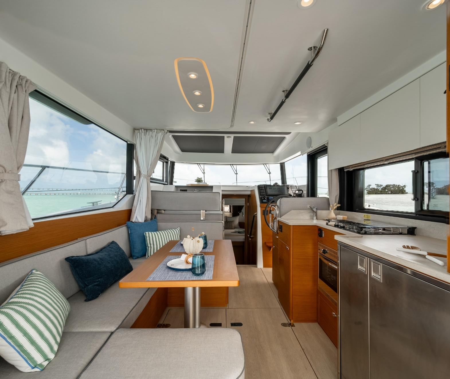 swift-trawler-37-fly-interior-design-02